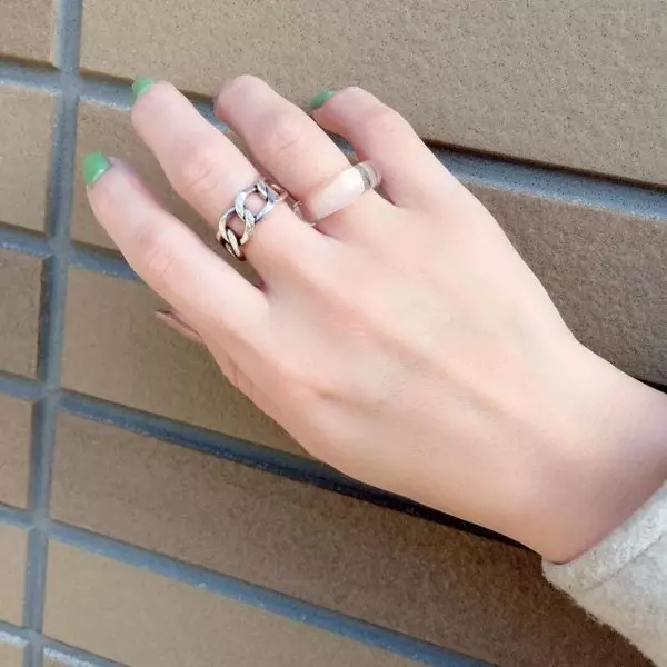 手元のアクセサリーでホッとする時間を 大人可愛いリング特集 ローリエプレス