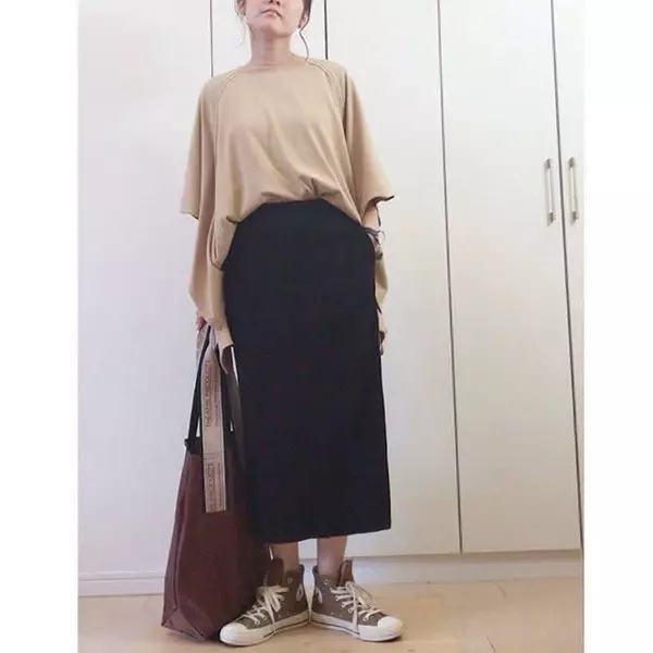 夏の 黒タイトスカート をおしゃれに着回し 爽やかで今っぽい大人スカートコーデ9選 ローリエプレス