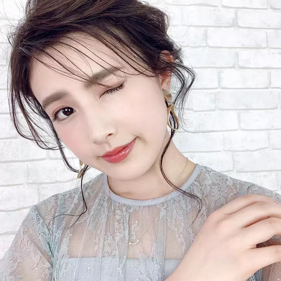 表情筋トレーニングでたるみ 二重顎を解消 目指せマイナス5歳肌 ローリエプレス