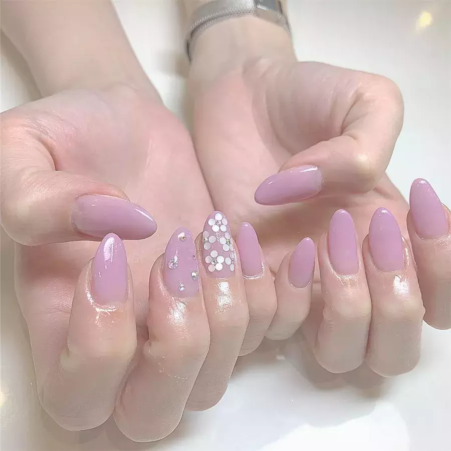 ネイルチップの付け方 外し方を解説 正しい使い方で爪を傷めない ローリエプレス