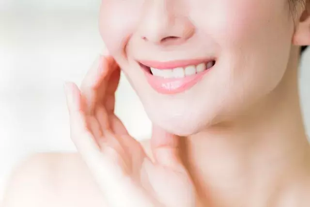 ビニール肌とは あなたのツヤ肌は本物 その特徴や改善法をご紹介 ローリエプレス