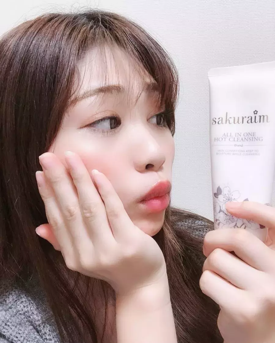 頬の毛穴が気になる人必見 詰まり たるみに効果的なケア法を紹介 ローリエプレス