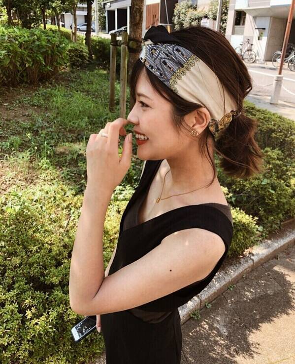 バンダナの巻き方を一挙紹介 頭や首に巻いておしゃれ上級者になろう ローリエプレス