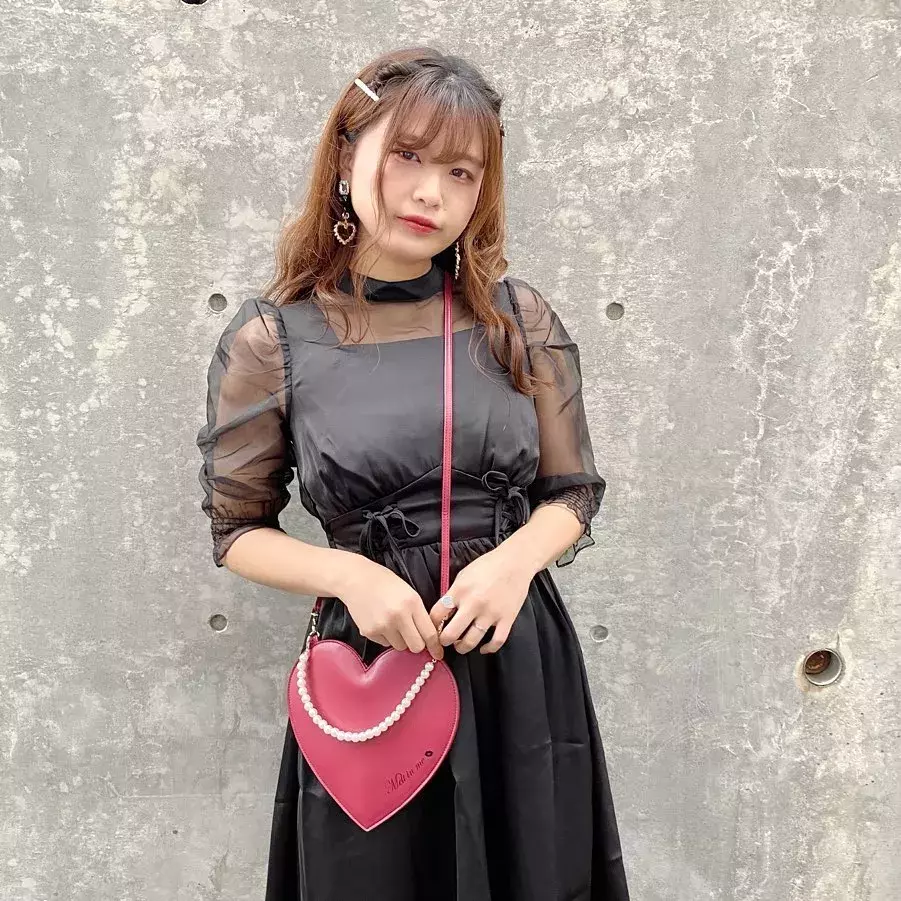 黒って万能 黒に合う色を使ったおすすめのコーデを色別に大公開 ローリエプレス