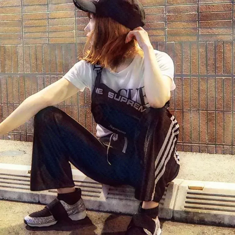 黒スウェットパンツのレディースコーデで垢抜ける 着こなし術を紹介 ローリエプレス 2 2