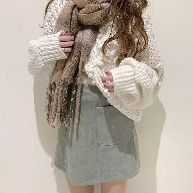 簡単 短いマフラーの巻き方大全集 コーデに合わせておしゃれにアレンジ ローリエプレス 簡単 短いマフラーの巻き方大全集 コーデに合わせておしゃれにアレンジ ローリエプレス