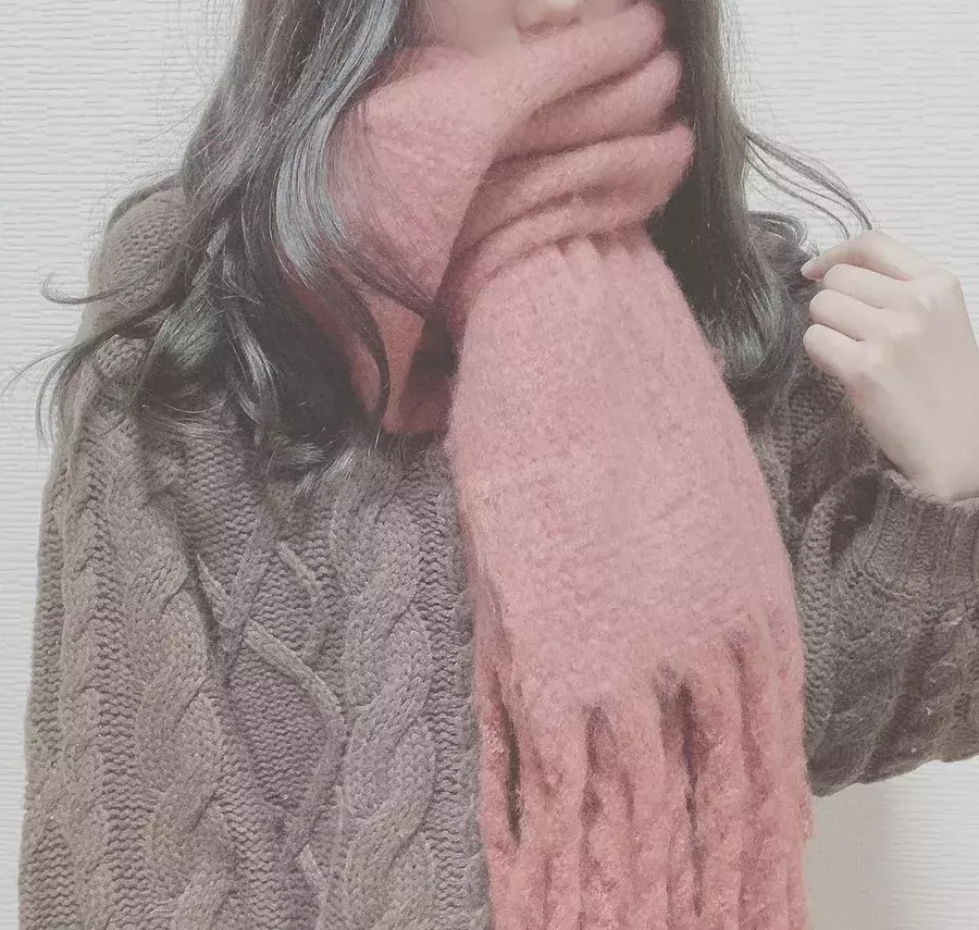 簡単 短いマフラーの巻き方大全集 コーデに合わせておしゃれにアレンジ ローリエプレス 簡単 短いマフラーの巻き方大全集 コーデに合わせておしゃれにアレンジ ローリエプレス