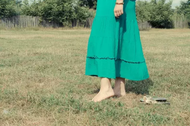 アンクレットがヤバイ 由来からつける位置や色で変わる意味をご紹介 ローリエプレス 2 2