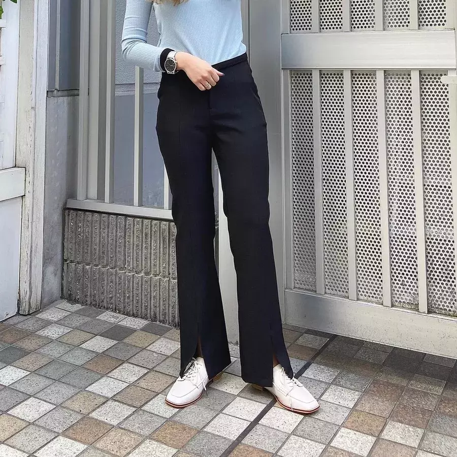 紺のワイドパンツの魅力と季節別コーデをご紹介 相性の良い色 靴も必見 ローリエプレス 紺のワイドパンツの魅力と季節別コーデをご紹介 相性の良い色 靴も必見 ローリエプレス