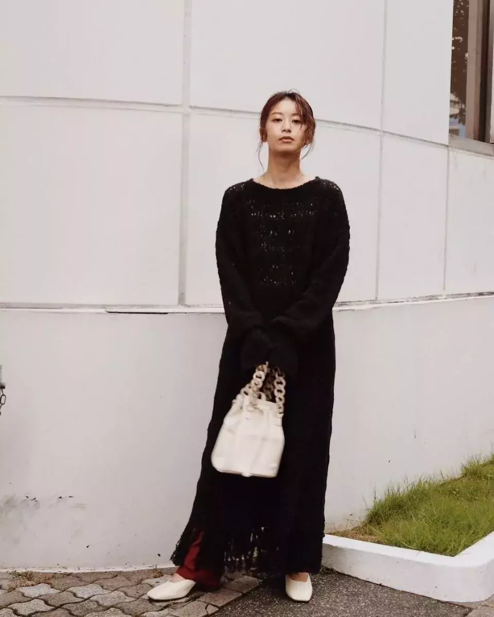 21年 黒ワンピースの冬コーデを丈 素材 小物別で紹介 ローリエプレス 21年 黒ワンピースの冬コーデを丈 素材 小物別で紹介 ローリエプレス