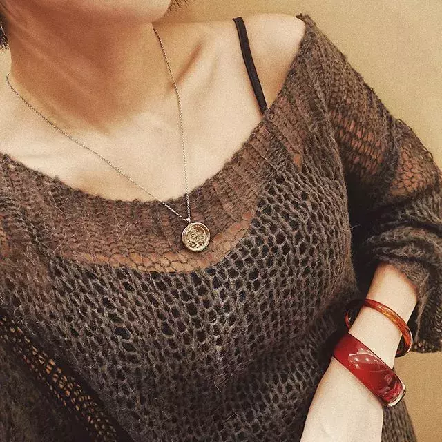 バングルとブレスレットの違いとは 正しいサイズ選びや付け方も解説 ローリエプレス バングルとブレスレットの違いとは 正しいサイズ選びや付け方も解説 ローリエプレス