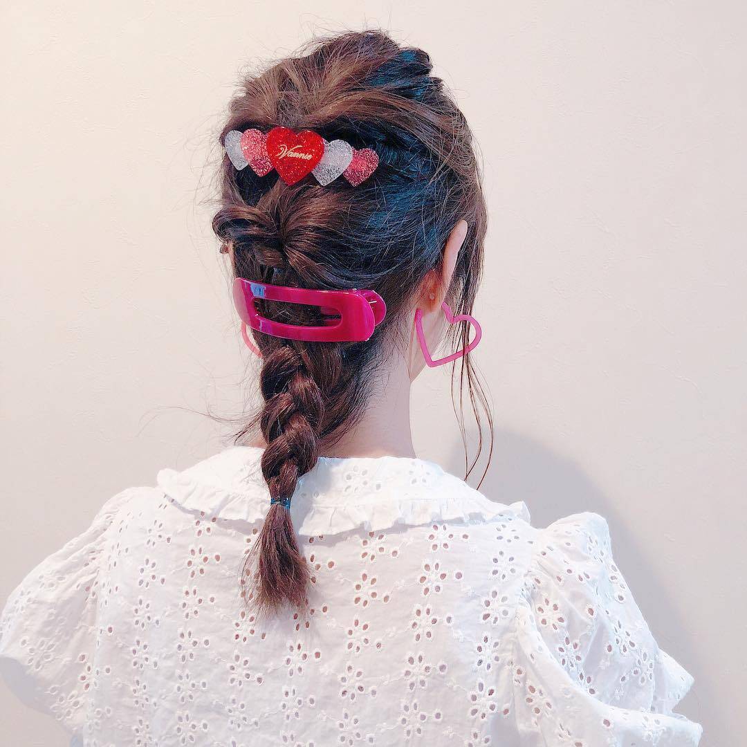 バレッタの使い方 コツを徹底解説 髪の長さ別ヘアアレンジも必見 ローリエプレス