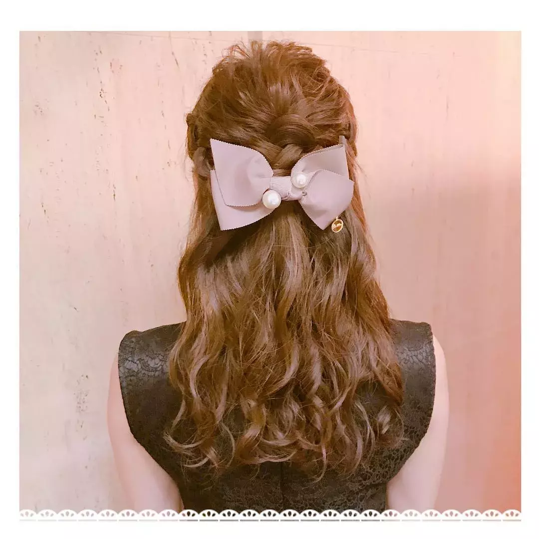 バレッタの使い方 コツを徹底解説 髪の長さ別ヘアアレンジも必見 ローリエプレス