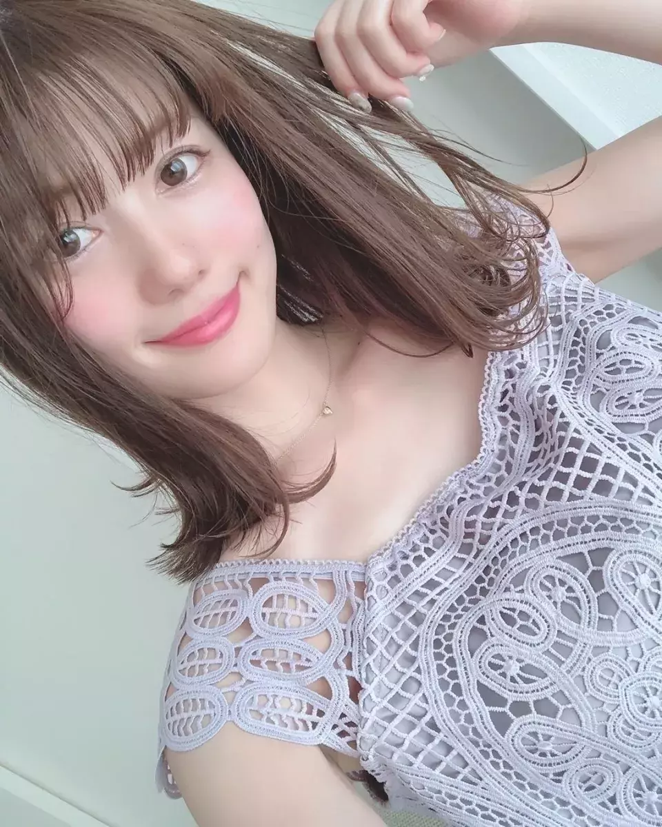 最旬ロブヘアを大公開 丸顔 面長さんに似合うコツ 簡単アレンジも ローリエプレス