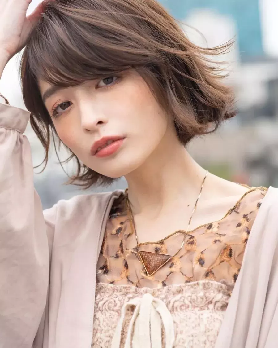 ショート ボブヘアさん必見 髪型に似合うニット帽のかぶり方を紹介 ローリエプレス