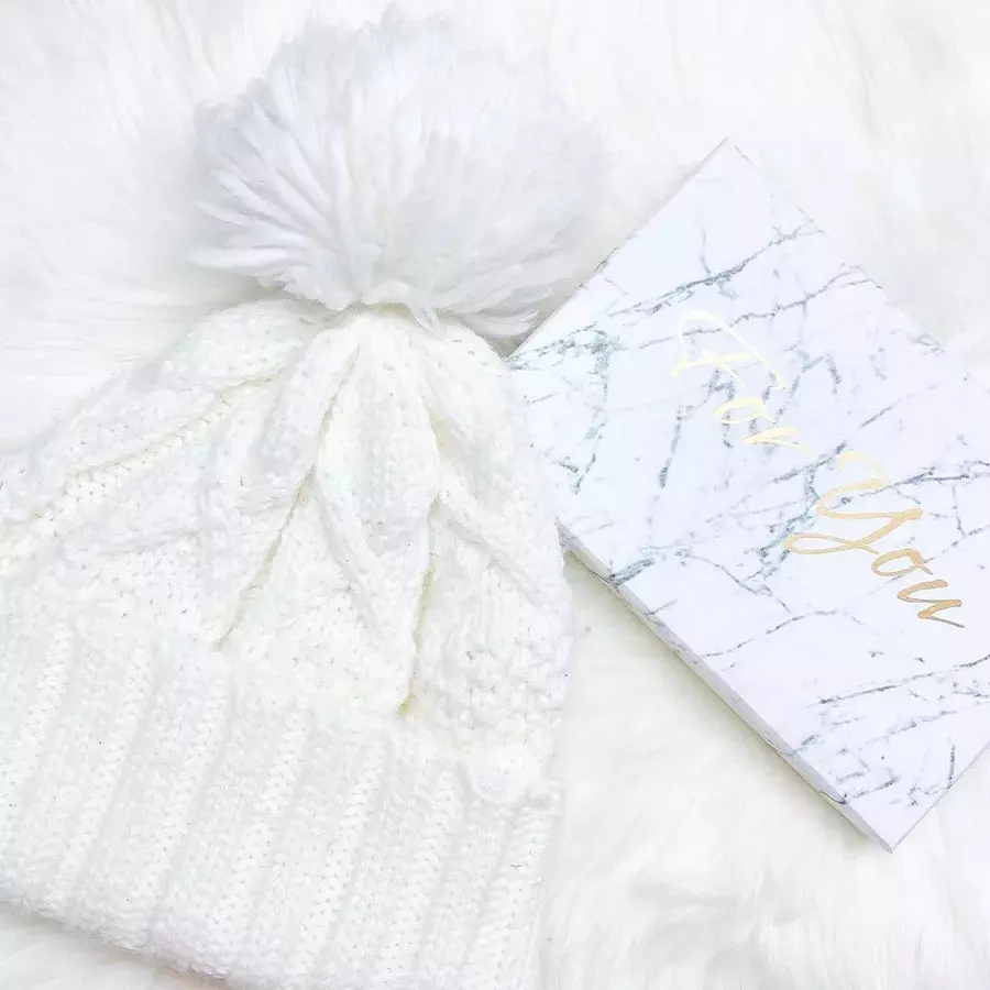 ショート ボブヘアさん必見 髪型に似合うニット帽のかぶり方を紹介 ローリエプレス ショート ボブヘアさん必見 髪型に似合うニット帽のかぶり方を紹介 ローリエプレス