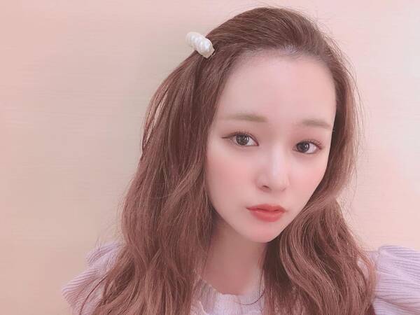 ヘアピンのかわいい留め方集 伸ばしかけ前髪でできるアレンジも必見 ローリエプレス