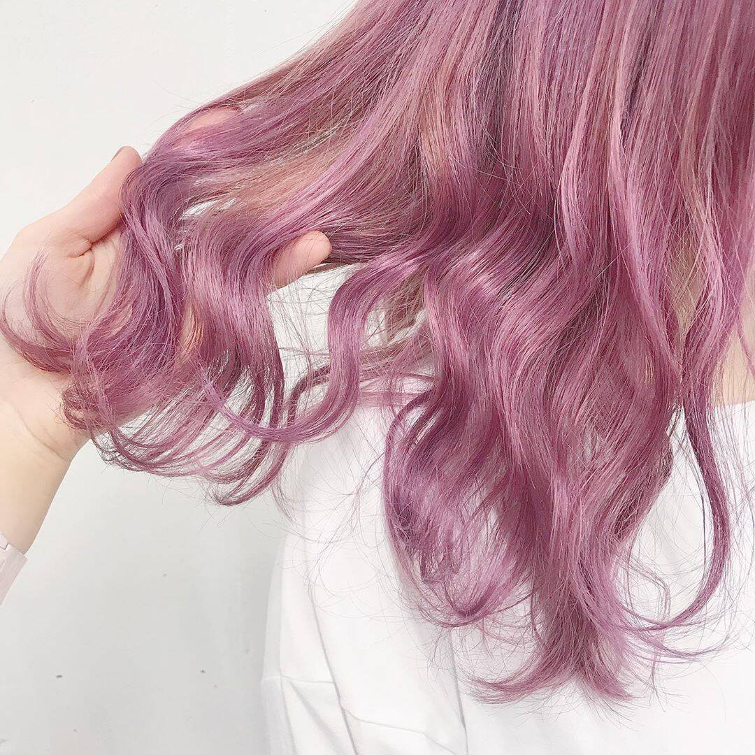 ピンクアッシュヘアで大人かわいい女子に おすすめヘアカラーを公開 ローリエプレス