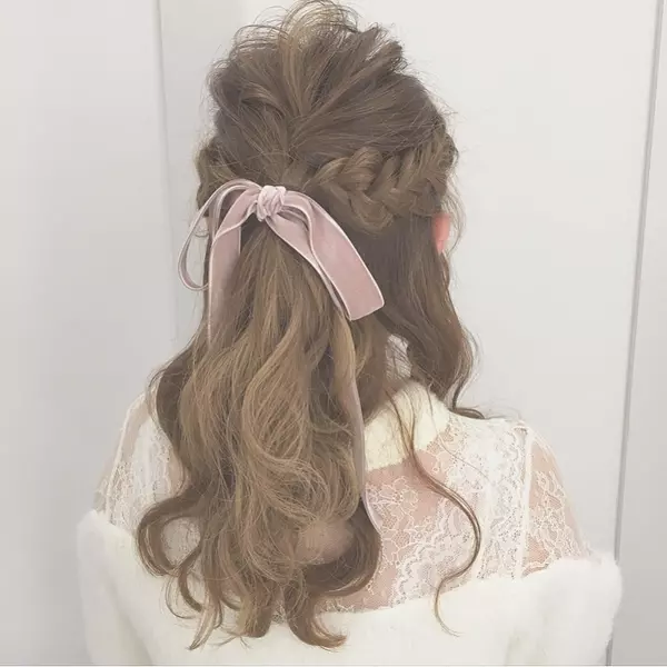 前髪なしハーフアップのヘアアレンジ集 レングス シーン別に紹介 ローリエプレス