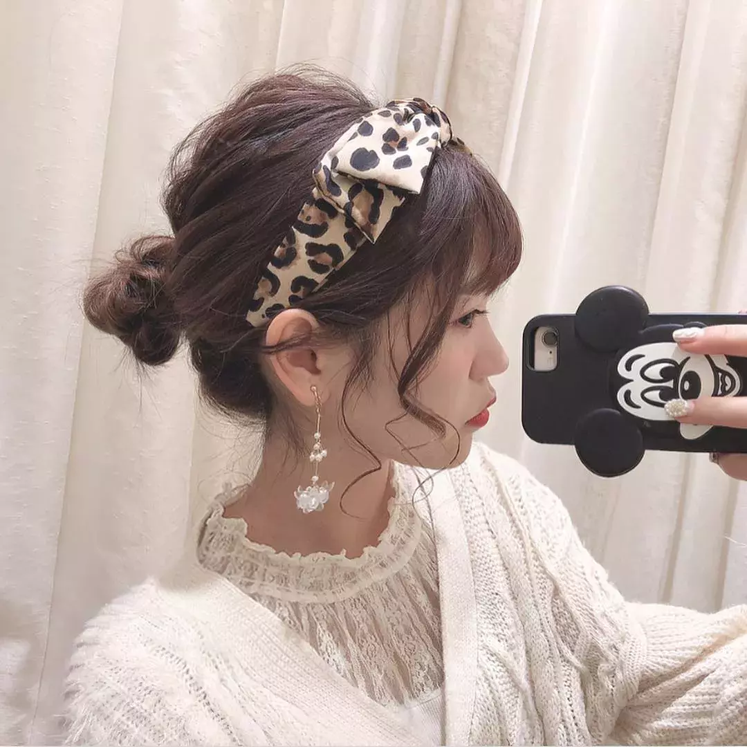 低めお団子ヘアで大人っぽく 簡単 おしゃれなアレンジ法を大公開 ローリエプレス