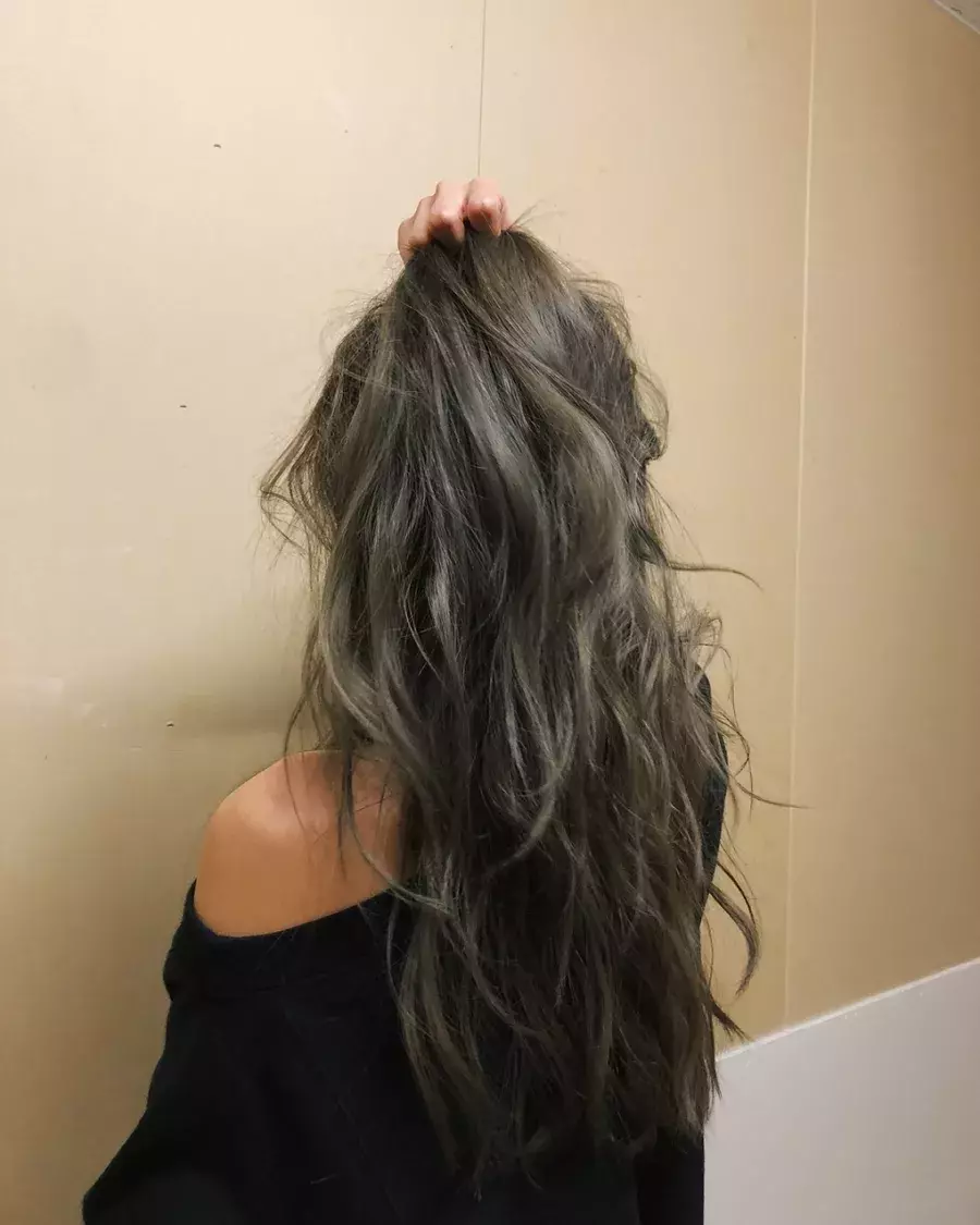 黒髪 メッシュがおしゃれ メッシュの入れ方 おすすめカラーを紹介 ローリエプレス 黒髪 メッシュがおしゃれ メッシュの入れ方 おすすめカラーを紹介 ローリエプレス