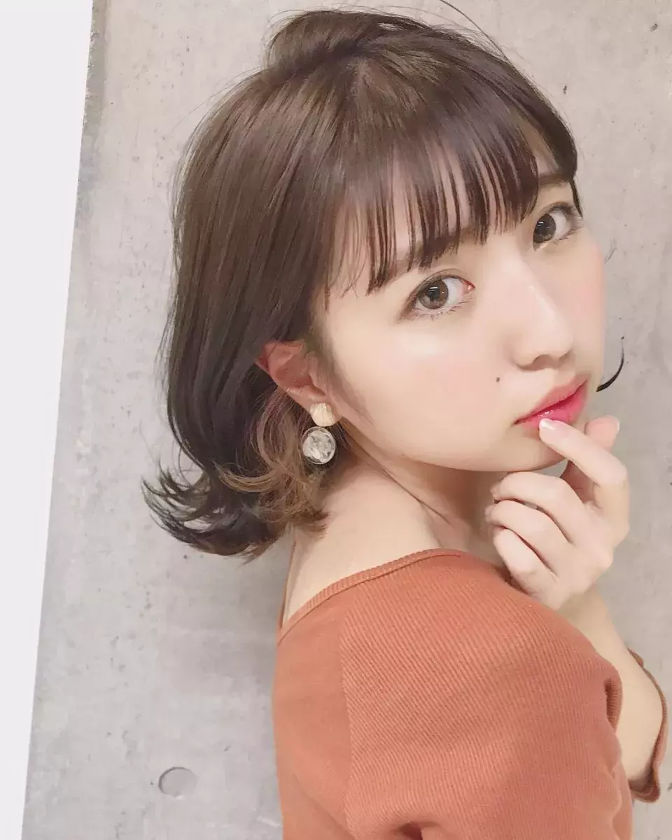 黒髪 メッシュがおしゃれ メッシュの入れ方 おすすめカラーを紹介 ローリエプレス