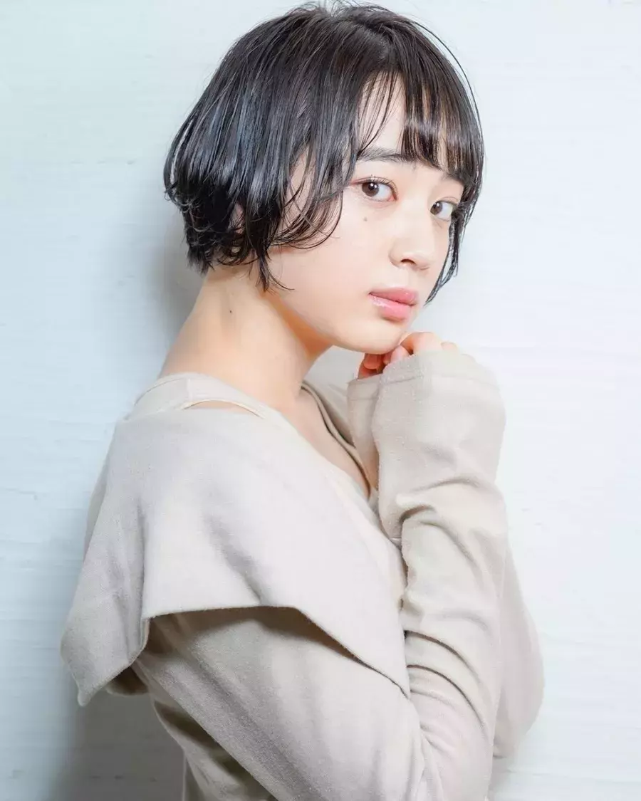 触覚ヘアで小顔に 作り方のポイント レングス別スタイルをご紹介 ローリエプレス