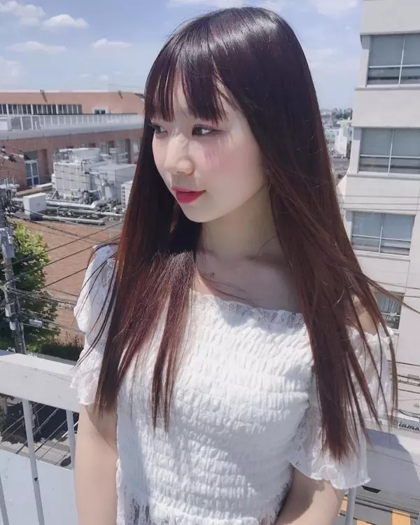 ストレートロングはモテる 前髪あり なしの魅力とアレンジ法もご紹介 ローリエプレス