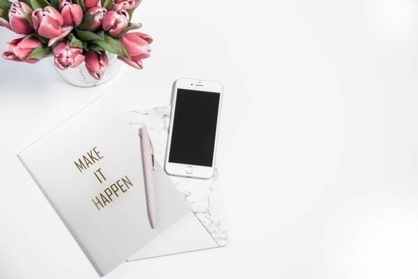 振った元カノのことが気になる 男性の心理や別れを後悔する瞬間を解説 ローリエプレス