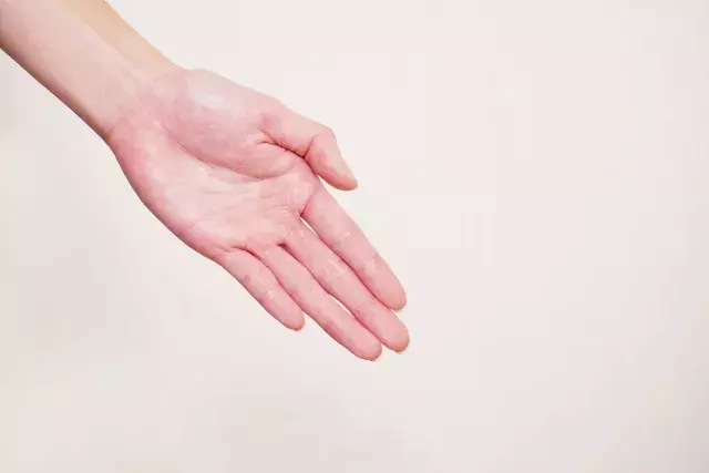 あなたの手に仏眼はある 個数 形 場所で変わる手相の意味を詳しく解説 ローリエプレス
