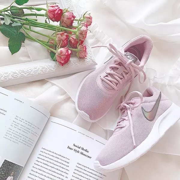 スニーカーの洗い方の手順とは 必要なアイテムやポイントも解説 ローリエプレス