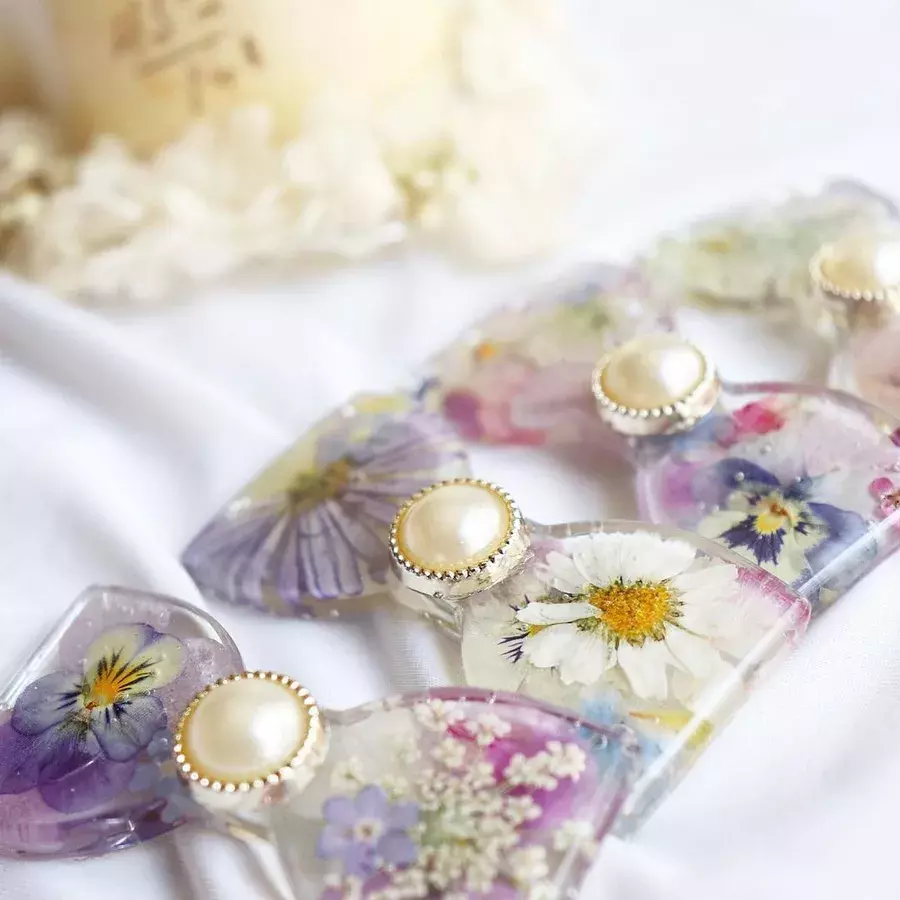 初心者でも失敗なし 簡単レジンアクセサリーの作り方 基本から解説 ローリエプレス 初心者でも失敗なし 簡単レジンアクセサリーの作り方 基本から解説 ローリエプレス