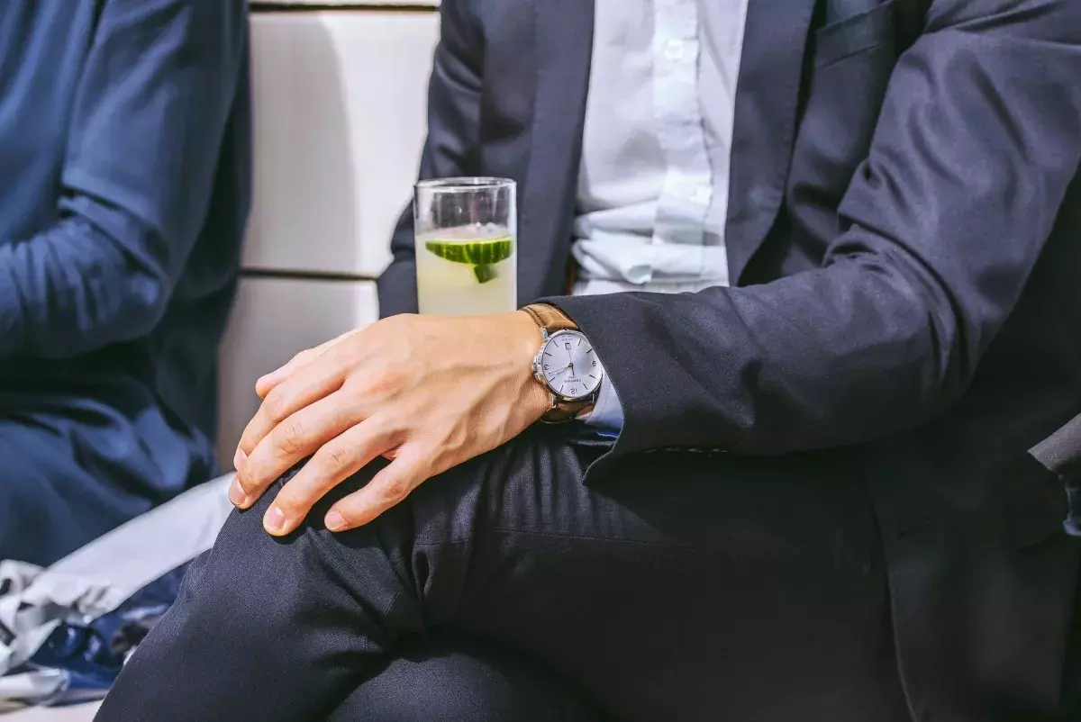 手が触れる時の男性心理とは 脈あり 脈なし 下心の見抜き方も ローリエプレス