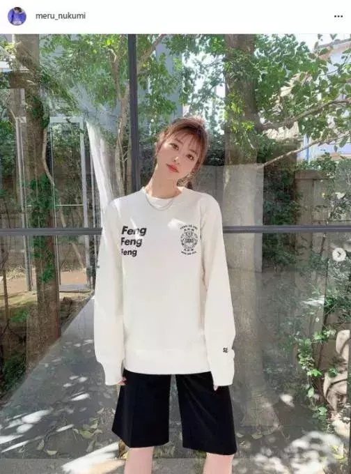 足細い めるる お団子ヘアの ラフ可愛い 私服コーデに反響 春っぽくていいね ローリエプレス