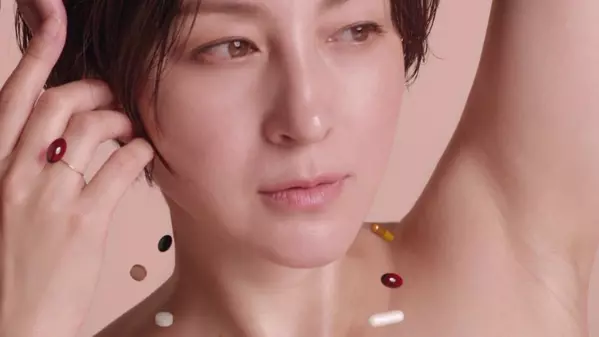 広末涼子が デコルテあらわなスタイルで透明感たっぷりの素肌美を披露した新tvcm公開 ローリエプレス