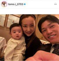 「素敵すぎる家族」板野友美、夫・高橋奎二選手と長女との家族写真公開に反響「ベイビーちゃんともちんにそっくり」