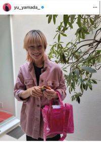 山田優、ピンクを着こなした春色コーデに反響「可愛すぎる」「ほんとうに美しい」