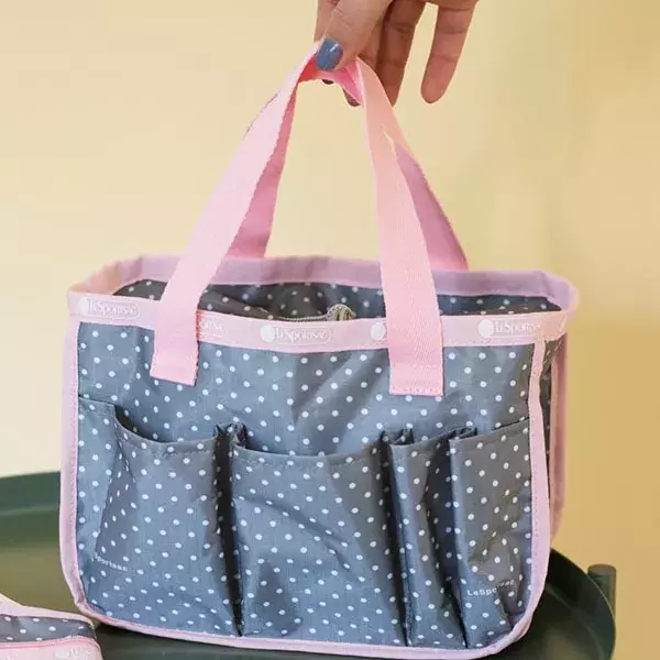 ファミリーマートとツタヤ限定付録も レスポートサックのマスクセット タンブラー マルチ収納バッグが誕生 ローリエプレス ファミリーマートとツタヤ限定付録も レスポートサックのマスクセット タンブラー マルチ収納バッグが誕生 ローリエプレス