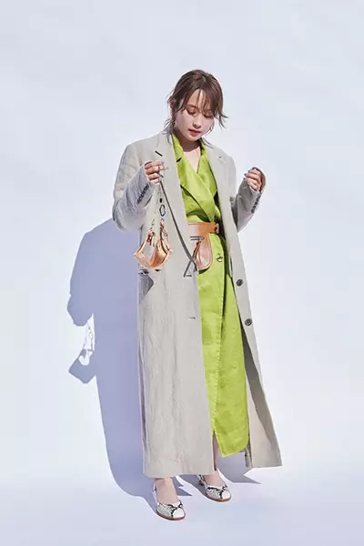 いま買って5月まで着回せる春トレンチ マスクコーデに高橋愛が挑戦 ローリエプレス