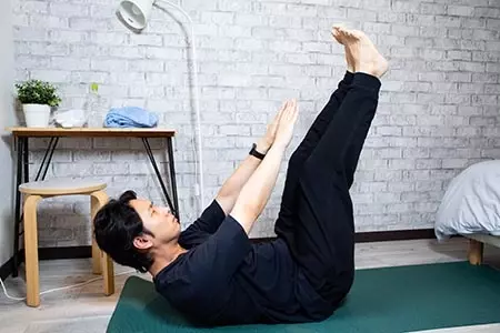 ストレッチはいつやるのが効果的 運動前と後 どっちがいいか専門家が解説 ローリエプレス