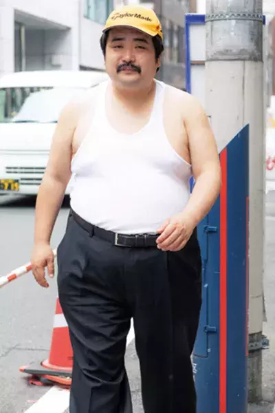 空気階段 水川かたまり かわいすぎると話題の女装でトレンド色コーデに挑戦 ローリエプレス