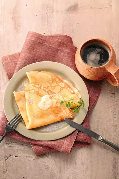 鉄フライパンで ふわふわパンケーキやアップルパイ クレープ作り Youtuber タナ監修レシピ ローリエプレス 鉄フライパンで ふわふわパンケーキやアップルパイ クレープ作り Youtuber タナ監修レシピ ローリエプレス