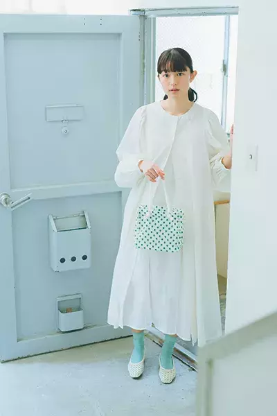 キャミワンピ着まわしコーデ おうち用 外出用のレイヤードテク ローリエプレス キャミワンピ着まわしコーデ おうち用 外出用のレイヤードテク ローリエプレス