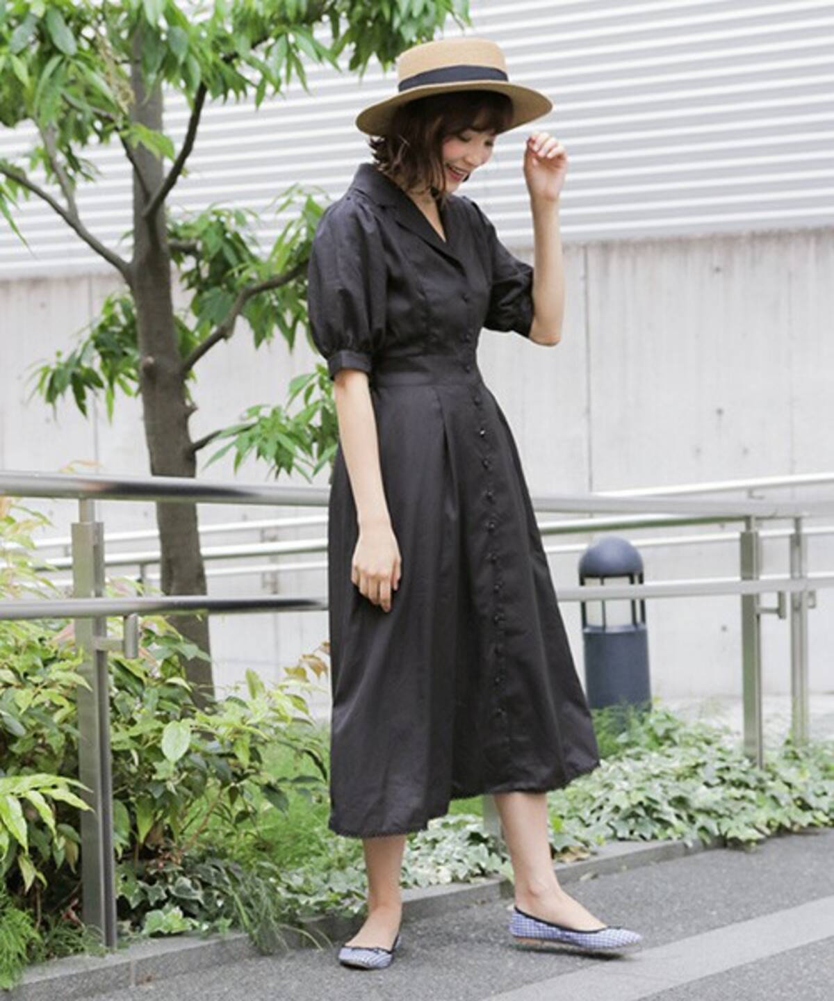 今 レトロな 開襟ワンピース がかわいすぎる 大人世代も注目の旬ワンピース ローリエプレス