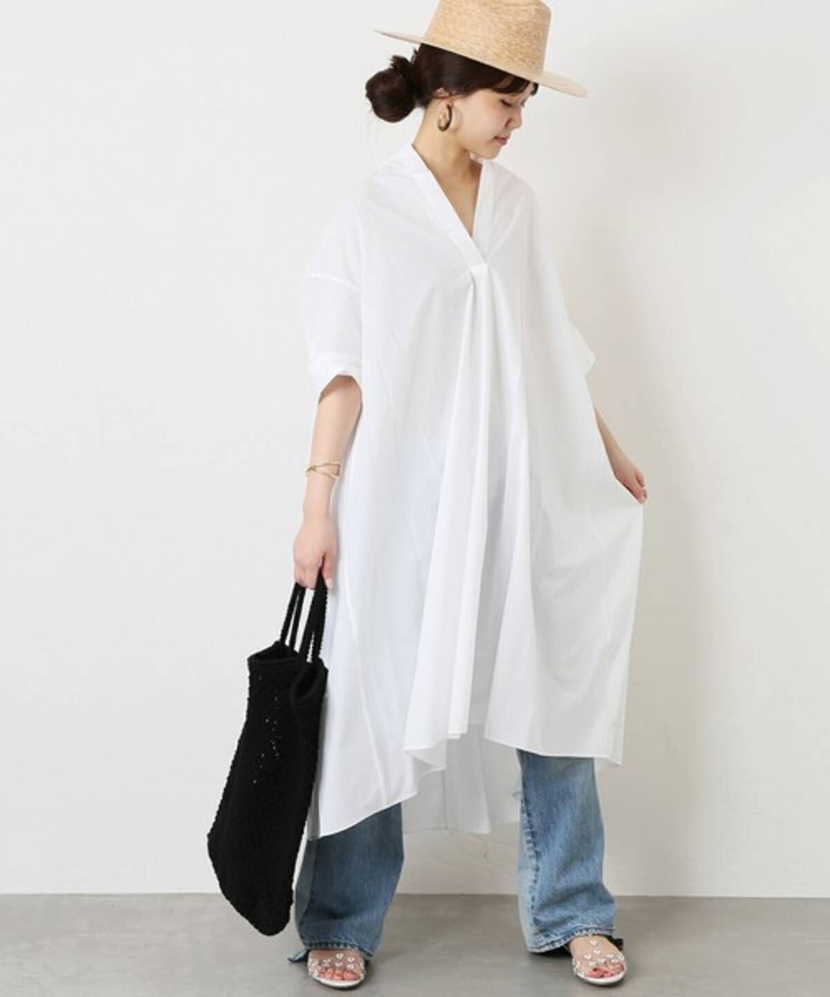 ワンピース ボトムでこなれ感を演出 大人女子のおしゃれレイヤードスタイル集 ローリエプレス ワンピース ボトムでこなれ感を演出 大人女子のおしゃれレイヤードスタイル集 ローリエプレス