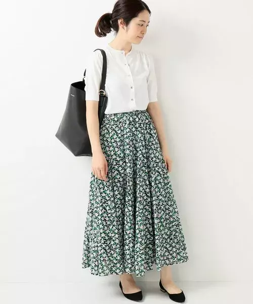 柄物はスカートで取り入れるのがおすすめ 花柄 ボタニカル柄スカートの大人かわいいコーデ集 ローリエプレス 柄物はスカートで取り入れるのがおすすめ 花柄 ボタニカル柄スカートの大人かわいいコーデ集 ローリエプレス