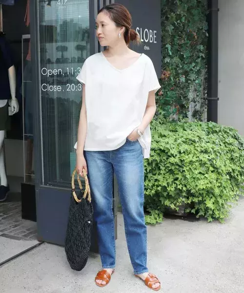 何枚あっても問題なし シンプルな白トップスを使った夏の着回しコーデ術 ローリエプレス