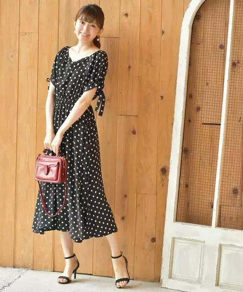 今年注目のドット柄は黒ベースが断然お勧め 大人が着るお洒落な黒ドットコーデ ローリエプレス 今年注目のドット柄は黒ベースが断然お勧め 大人が着るお洒落な黒ドットコーデ ローリエプレス