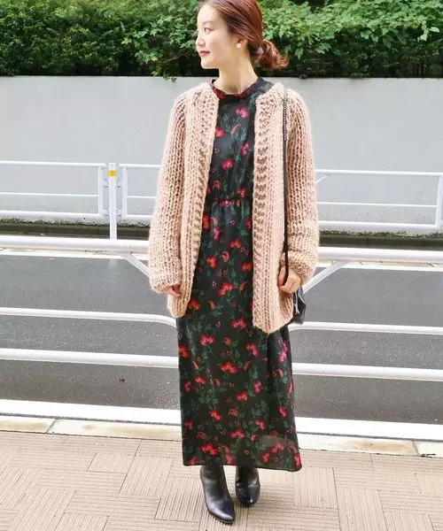 冬も着こなしたい 花柄ワンピース にプラスaで叶う大人かわいいコーデ ローリエプレス
