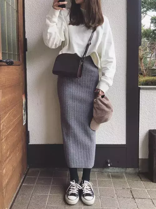 大人女子におすすめ ユニクロ スウェットのおしゃれな着こなし方特集 ローリエプレス